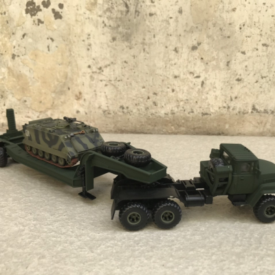 Mô hình đồ chơi lắp ghép Xe quân sự Kraz-260b tỷ lệ 1:72