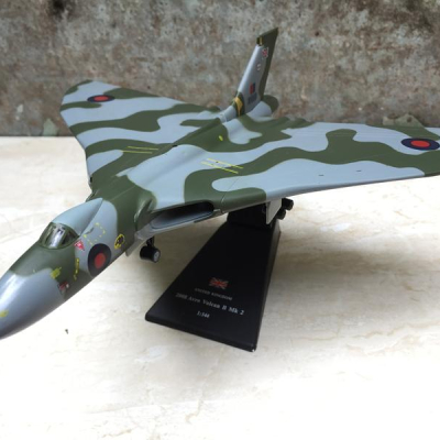 Máy bay ném Bom Anh Vulcan B MK2 tỷ lệ 1:144