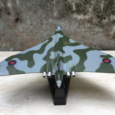 Máy bay ném Bom Anh Vulcan B MK2 tỷ lệ 1:144