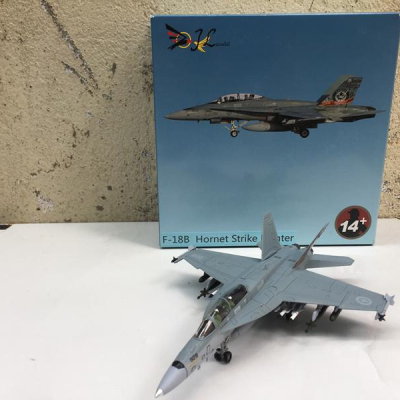 Máy bay Tiêm kích Mỹ F18F Super Hornet tỷ lệ 1:100