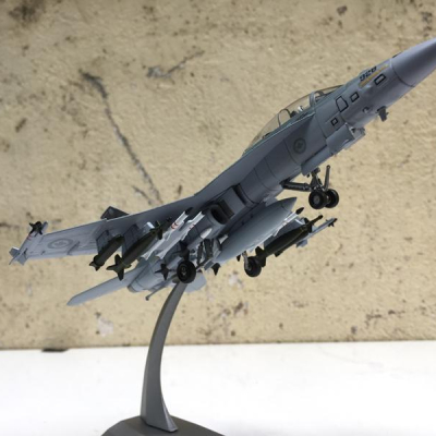 Máy bay Tiêm kích Mỹ F18F Super Hornet tỷ lệ 1:100