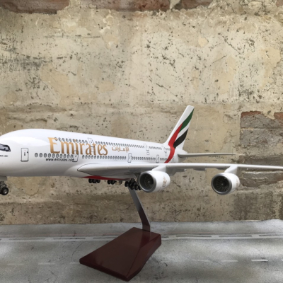 Mô hình máy bay A-380 Emirates (EK) Airways tỷ lệ 1:130