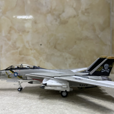 ​Mô hình Máy bay F-14A VF-84 Jolly Rogers tỷ lệ 1:100