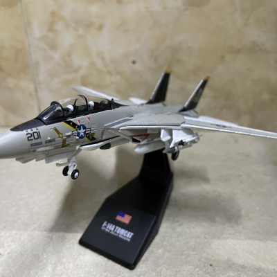 ​Mô hình Máy bay F-14A VF-84 Jolly Rogers tỷ lệ 1:100