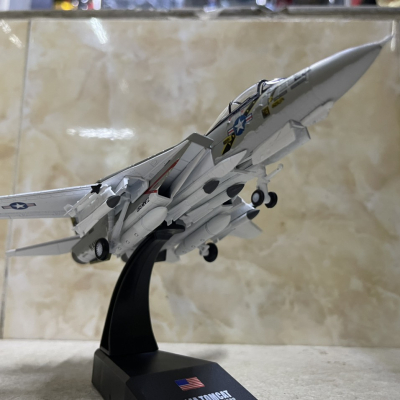 ​Mô hình Máy bay F-14A VF-84 Jolly Rogers tỷ lệ 1:100