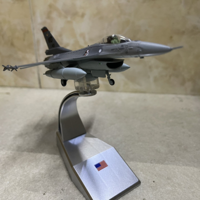 ​Mô hình Máy bay F-16C tỷ lệ 1:100
