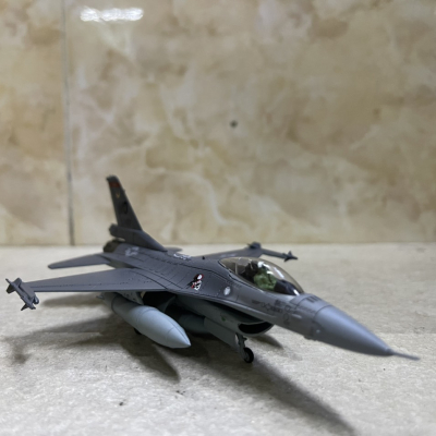 ​Mô hình Máy bay F-16C tỷ lệ 1:100