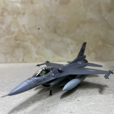 ​Mô hình Máy bay F-16C tỷ lệ 1:100