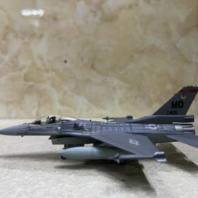 ​Mô hình Máy bay F-16C tỷ lệ 1:100