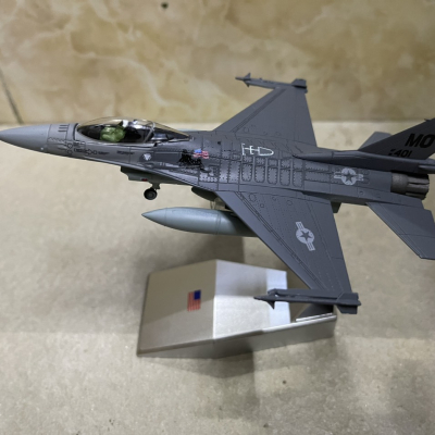 ​Mô hình Máy bay F-16C tỷ lệ 1:100
