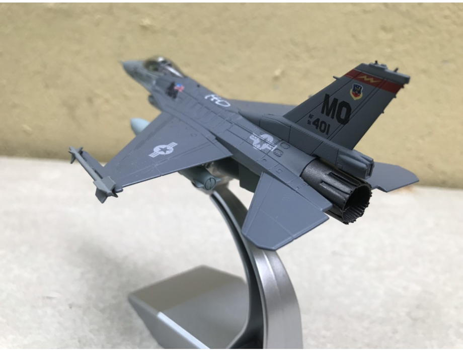Mô hình Máy bay F-16C tỷ lệ 1:100