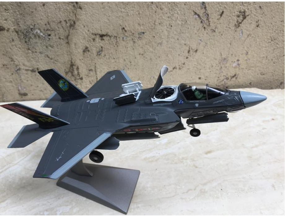 Mô hình Máy bay F- 35B Lightning II tỷ lệ 1:72 Mô hình Máy bay F- 35B Lightning II tỷ lệ 1:72