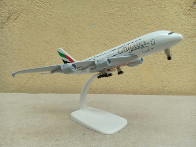 ​Mô hình máy Bay Hãng hàng không Emirates A-380 tỷ lệ 1:350