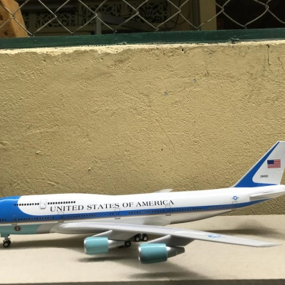Mô hình máy bay lắp ghép BOEING Air Foce One B747  tỷ lệ 1:130