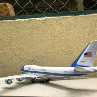 Mô hình máy bay lắp ghép BOEING Air Foce One B747  tỷ lệ 1:130