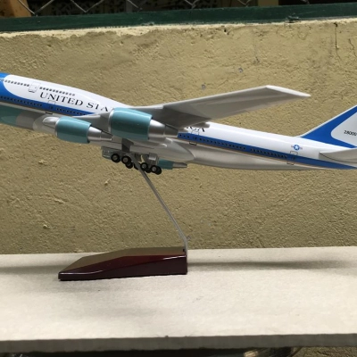 Mô hình máy bay lắp ghép BOEING Air Foce One B747  tỷ lệ 1:130