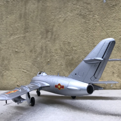 Mô hình máy bay MIG-17 Việt Nam tỷ lệ 1:48