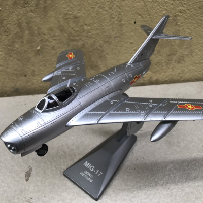 Mô hình máy bay MIG-17 Việt Nam tỷ lệ 1:48