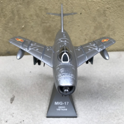 Mô hình máy bay MIG-17 Việt Nam tỷ lệ 1:48