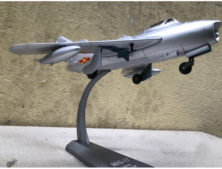 Mô hình máy bay MIG-17 Việt Nam tỷ lệ 1:48 Mô hình máy bay MIG-17 Việt Nam tỷ lệ 1:48