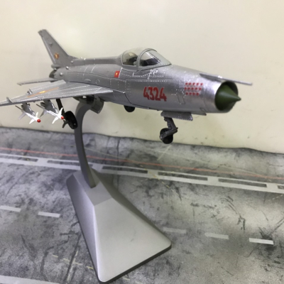 Mô hình máy bay MIG-21 số hiệu 4324 Bảo bối của Việt Nam tỷ lệ 1:48