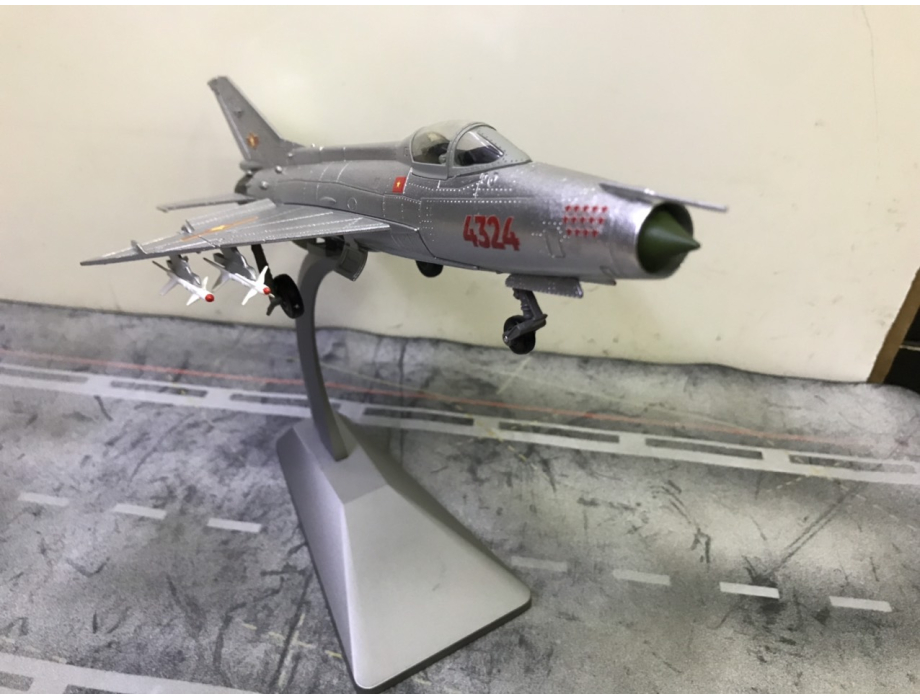 Mô hình máy bay MIG-21 số hiệu 4324 Bảo bối của Việt Nam tỷ lệ 1:48