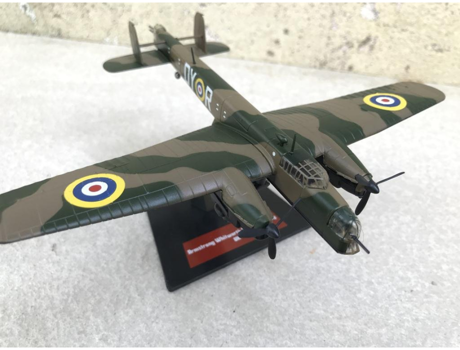 Mô hình Máy bay ném Bom Armstrong Whitworth A.W.38 Whitley UK tỷ lệ 1:144 Mô hình Máy bay ném Bom Armstrong Whitworth A.W.38 Whitley UK tỷ lệ 1:144