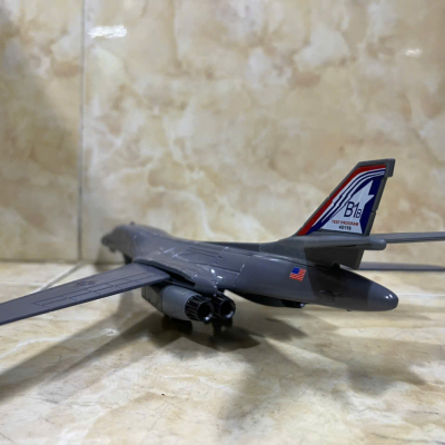 ​Mô hình Máy bay Ném Bom Rockwell B-1B lancer tỷ lệ 1:144