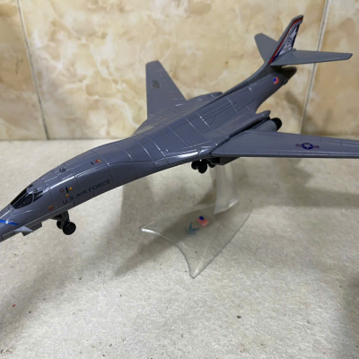 ​Mô hình Máy bay Ném Bom Rockwell B-1B lancer tỷ lệ 1:144