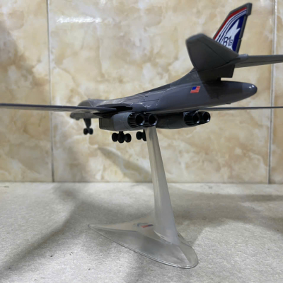 ​Mô hình Máy bay Ném Bom Rockwell B-1B lancer tỷ lệ 1:144