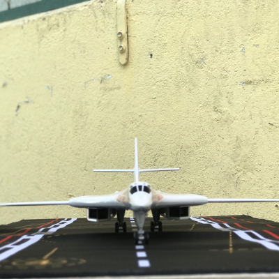 Mô hình Máy bay ném bom siêu thanh TU-160 tỷ lệ 1:144