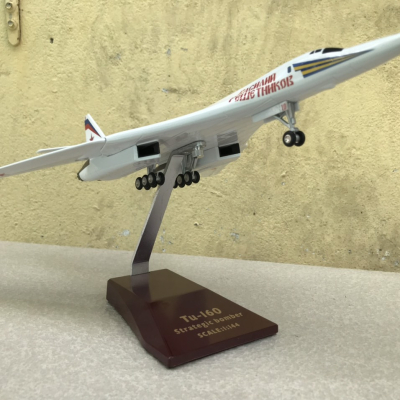 Mô hình Máy bay ném bom siêu thanh TU-160 tỷ lệ 1:144