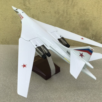 Mô hình Máy bay ném bom siêu thanh TU-160 tỷ lệ 1:144