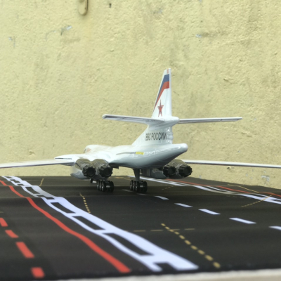 Mô hình Máy bay ném bom siêu thanh TU-160 tỷ lệ 1:144