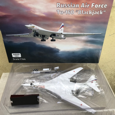 Mô hình Máy bay ném bom siêu thanh TU-160 tỷ lệ 1:144