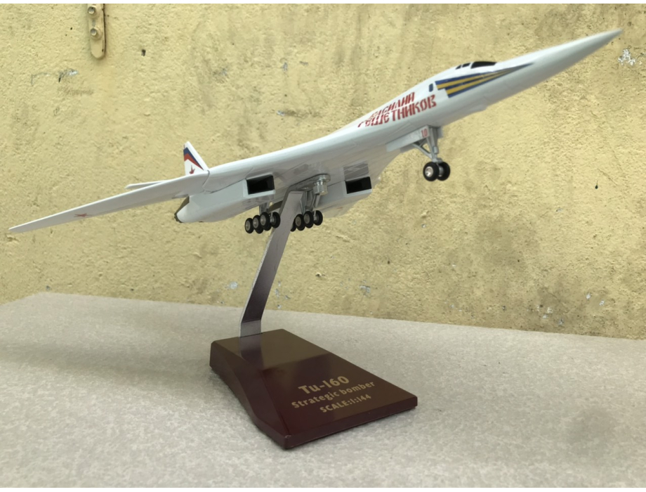 Mô hình Máy bay ném bom siêu thanh TU-160 tỷ lệ 1:144 Mô hình Máy bay ném bom siêu thanh TU-160 tỷ lệ 1:144