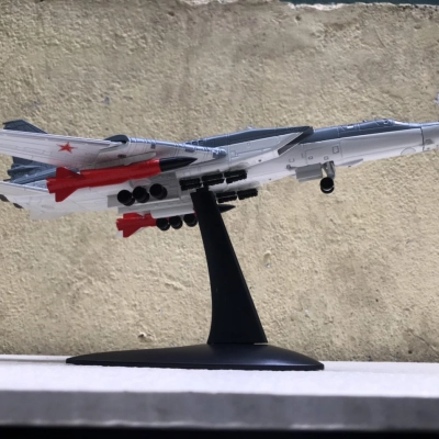 Mô hình Máy bay ném Bom TU-22M3 tỷ lệ 1:144