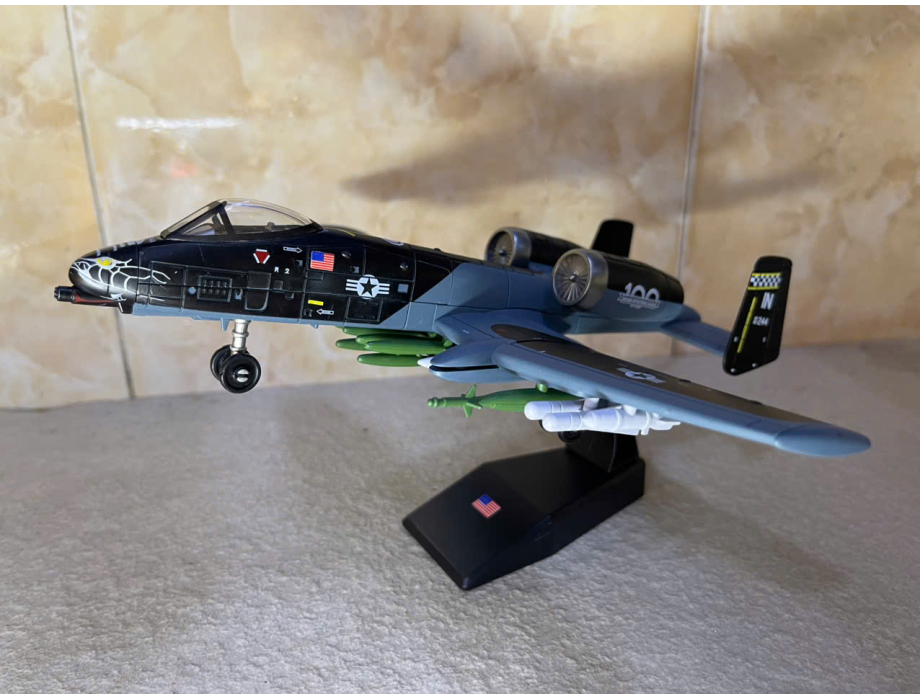 Mô hình Máy báy Nhựa Tiêm kich A-10 tỷ lệ 1:72