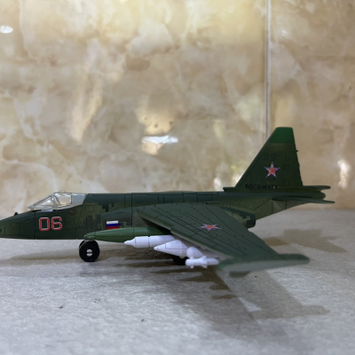 ​Mô hình Máy báy Nhựa Tiêm kich SU-25 tỷ lệ 1:72