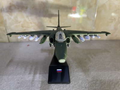 ​Mô hình Máy báy Nhựa Tiêm kich SU-25 tỷ lệ 1:72