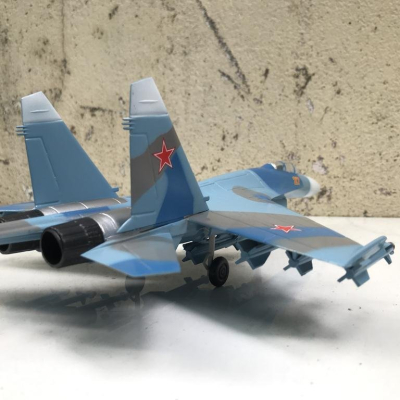 Mô hình Máy báy SU-27 Flanker tỷ lệ 1:72