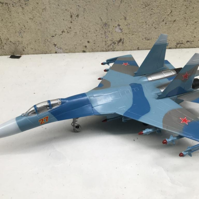 Mô hình Máy báy SU-27 Flanker tỷ lệ 1:72
