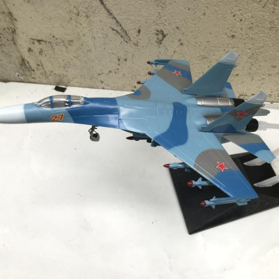 Mô hình Máy báy SU-27 Flanker tỷ lệ 1:72