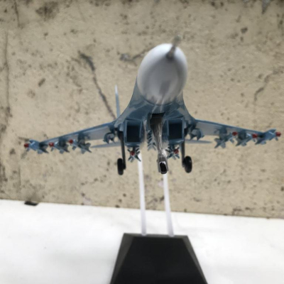 Mô hình Máy báy SU-27 Flanker tỷ lệ 1:72