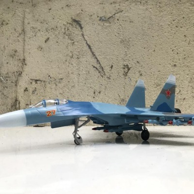 Mô hình Máy báy SU-27 Flanker tỷ lệ 1:72