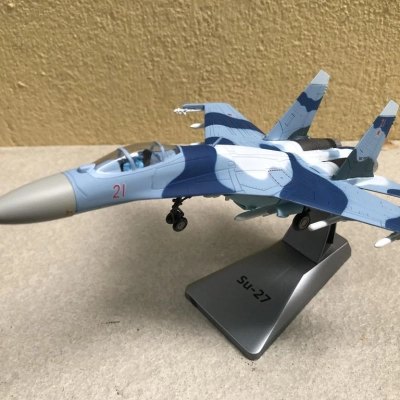 Mô hình Máy bay Sukhoi SU-27 tỷ lệ 1:100