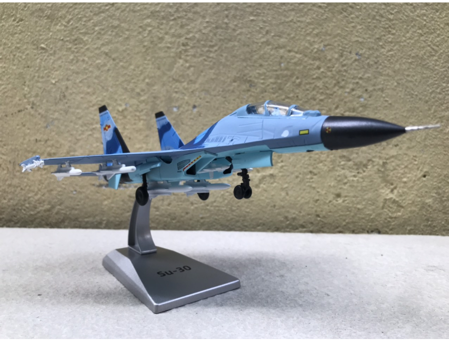Mô hình Máy bay Sukhoi SU-30 Việt Nam tỷ lệ 1:100