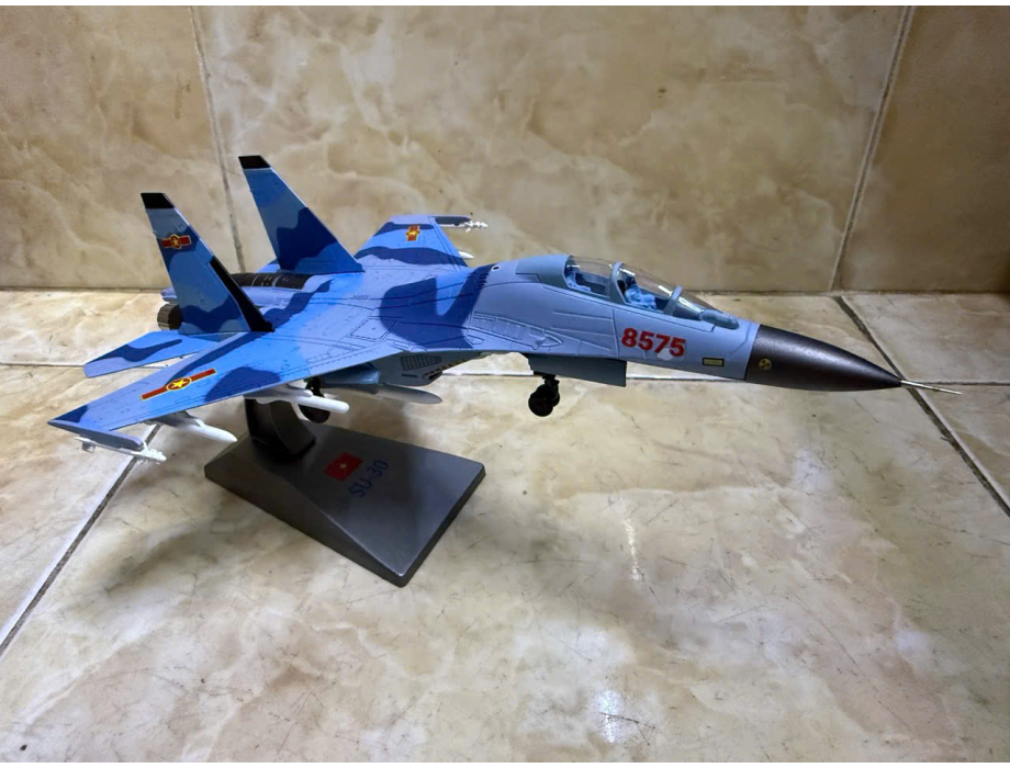 ​Mô hình Máy bay Sukhoi SU-30Mk2 Việt Nam  tỷ lệ 1:100