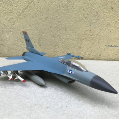 Mô hình Máy báy Tiêm kich F-16 Nhựa ABS tỷ lệ 1:72 