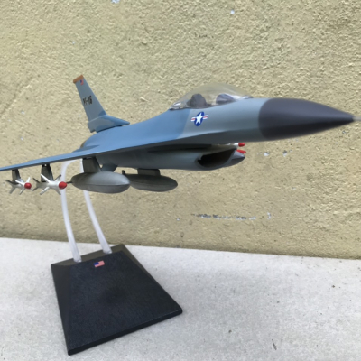 Mô hình Máy báy Tiêm kich F-16 Nhựa ABS tỷ lệ 1:72 